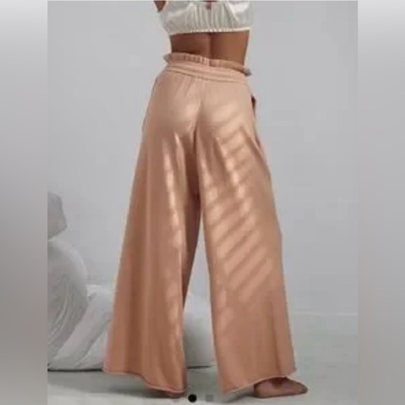 Lunya Cozy Cotton Silk Relaxed Pant - Picture 2 of 3